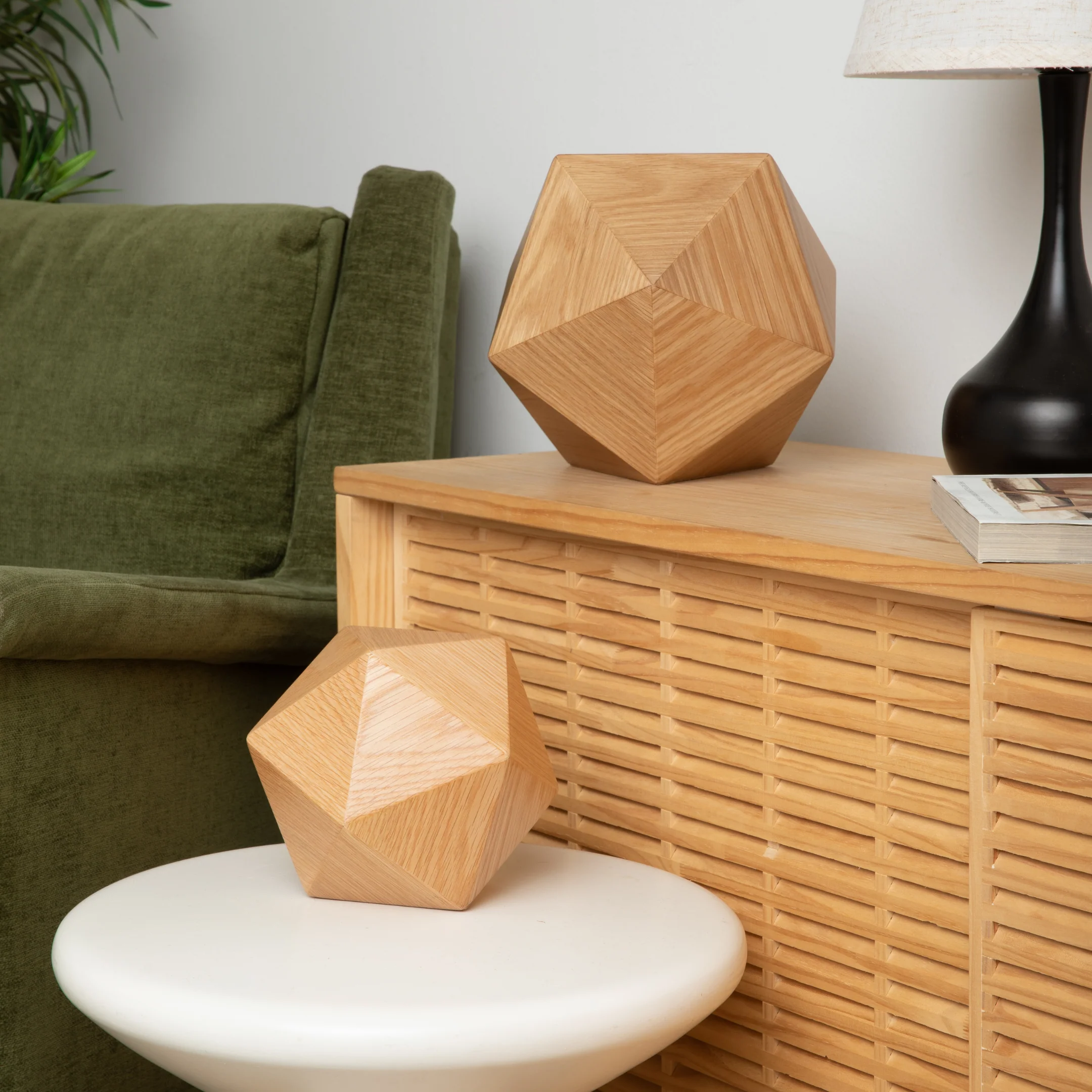 The Bleecker Urn in Oak - Image 6