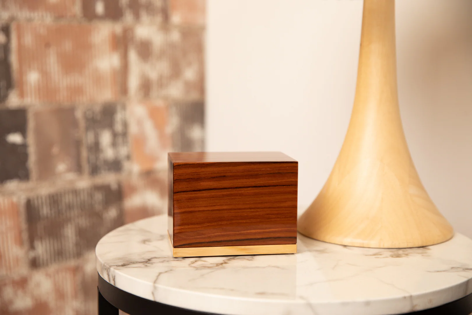 The Hudson Urn in Warm Brown - Image 5